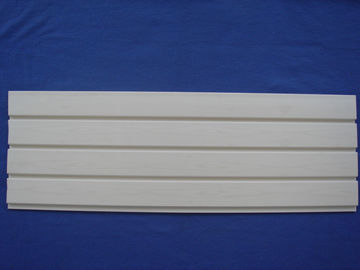 แผ่นไม้ Slatwall PVC สีขาว ISO / ไม้กระดานพลาสติก Slotted ผนัง