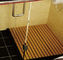 60 ซม. * 80 ซม. Skidproof แผ่นพีวีซีลายนูนบีชสำหรับห้องน้ำติดตั้งง่าย