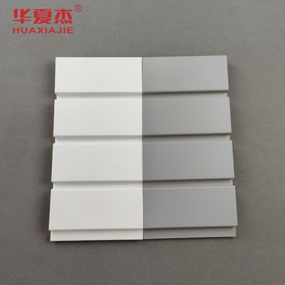 ราคาดี แผง Slatwall PVC ทนไฟพื้นผิวด้านที่ทนต่อสารเคมีได้ดีเยี่ยม ออนไลน์