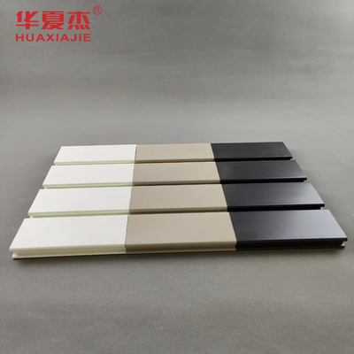 ราคาดี 300mm X 17mm การต่อต้านแรงกระแทก พลาสติก แผ่นผนัง Slat สําหรับการปรับปรุงโรงรถ ออนไลน์