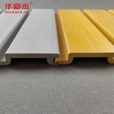 ราคาดี แผ่นผนังสล็อต PVC ขนาด 300 มม x 17 มม มีความยาวที่กําหนดเองและมีความทนต่อการกระแทกที่ดี ออนไลน์