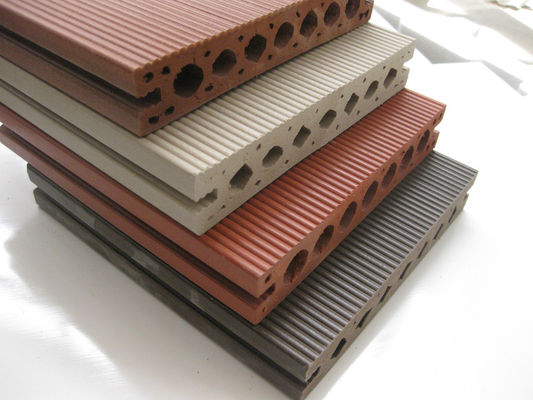 ราคาดี กันน้ำกลางแจ้งคอมโพสิต Wpc Decking ความต้านทานรังสียูวีสำหรับสวนสาธารณะ ออนไลน์