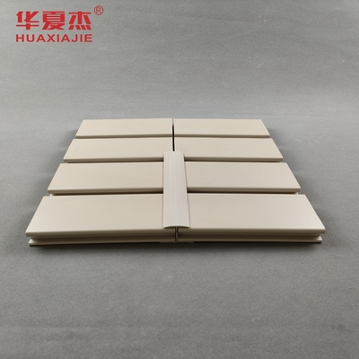การติดตั้งง่าย แผ่น PVC Slatwall เรียบเรียบ สําหรับอุปกรณ์เสริมผนังโรงรถ
