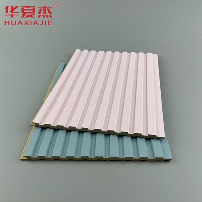 ขายร้อน wpc แผ่นผนังภายนอก laminated แผ่น wpc สีขาว fluted สําหรับตกแต่งโรงแรมสํานักงาน