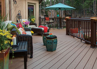 แอนติ-การกัดกร่อน WPC คอมพอสิต Decking กันน้ําพื้นสวนกลางแจ้ง