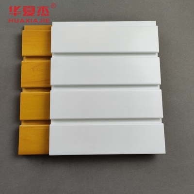 ความทนทานสูง PVC Slatwall ในความยาวที่กําหนดเองของ 4 ฟุตและ 8 ฟุต