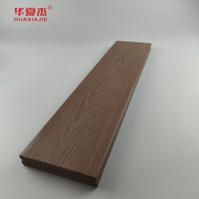 แอนติ-การกัดกร่อน WPC คอมพอสิต Decking กันน้ําพื้นสวนกลางแจ้ง