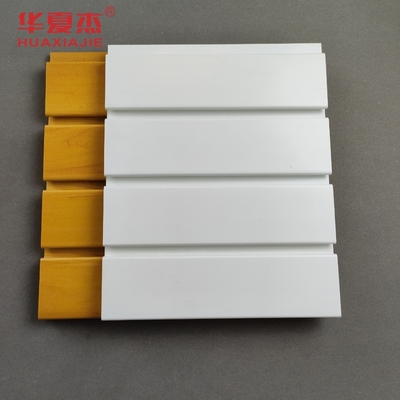 แผง Slatwall PVC คุณภาพสูงสำหรับตกแต่งภายในบ้าน แผงโรงรถ PVC