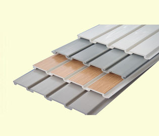 ราคาดี การแข่งขัน WPC Slatwall ราคา PVC Vinyl โรงรถผนังสำหรับการจัดเก็บ ออนไลน์