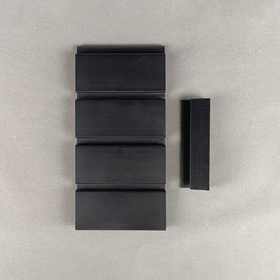 ชั้นวางของ Slatwall พลาสติกกันน้ำสีดำสำหรับห้องนั่งเล่น Pop