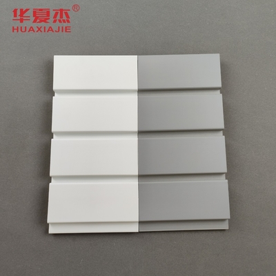 ราคาดี แผง Slatwall PVC ทนไฟพื้นผิวด้านที่ทนต่อสารเคมีได้ดีเยี่ยม ออนไลน์