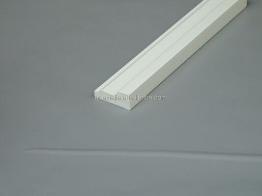 คุณภาพ การบํารุงรักษาฟรี PVC โบอร์ดการปรับปรุง โมลด์และผงทนทาน ความกว้างที่กว้างขวาง 4 ถึง 20 นิ้ว เหมาะสําหรับการแก้ไขการปรับปรุงภายนอกที่ยาวนาน โรงงาน