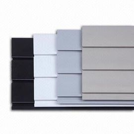 ราคาดี แผ่นผนังภายในพลาสติก Pvc Slatwall ระบบสำหรับอุปกรณ์กีฬา ออนไลน์