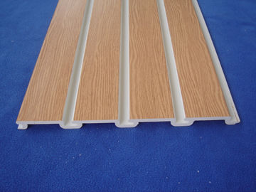 ราคาดี ร้านค้าตารางการแข่งขันแผ่นติดผนังโรงรถพลาสติก / PVC Woodgrain แผ่นผนัง 4 